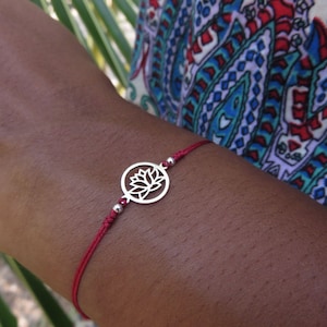 bracelet with lotusflower silver in dark red