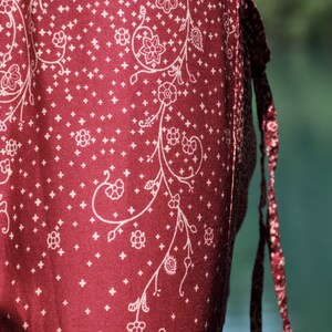 luftige Pluderhose floral gemustert in rot mit Taschen Bild 7