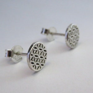 earpins with the pattern of the flower of life silver