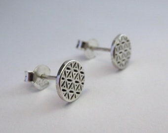 earpins with the pattern of the flower of life silver