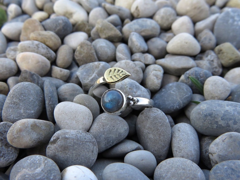 toering with small leaf and stone silver and brass Labradorit