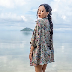 colorful patterned kimono, blouse, wrap, light jacket in green, pink and light blue image 4