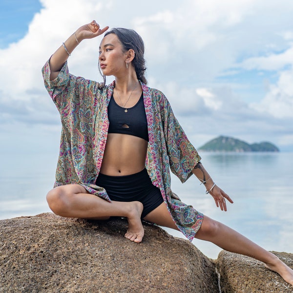 bunt gemusterter Kimono, Bluse, Überwurf, leichte Jacke in grün, rosa und hellblau