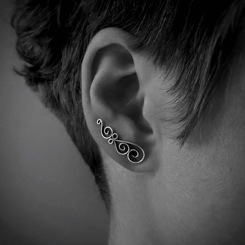 Orecchini Earclimber realizzati con piccole spirali, earclimber, earcrawler, orecchini da alpinista immagine 1