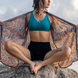 Kimono with detailed pattern in blue orange