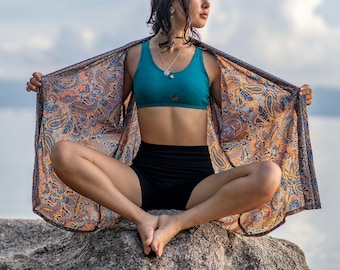Kimono with detailed pattern in blue orange