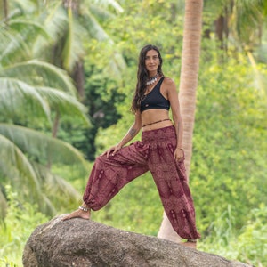 luftige Pluderhose filigran gemustert in rot mit Taschen Bild 4