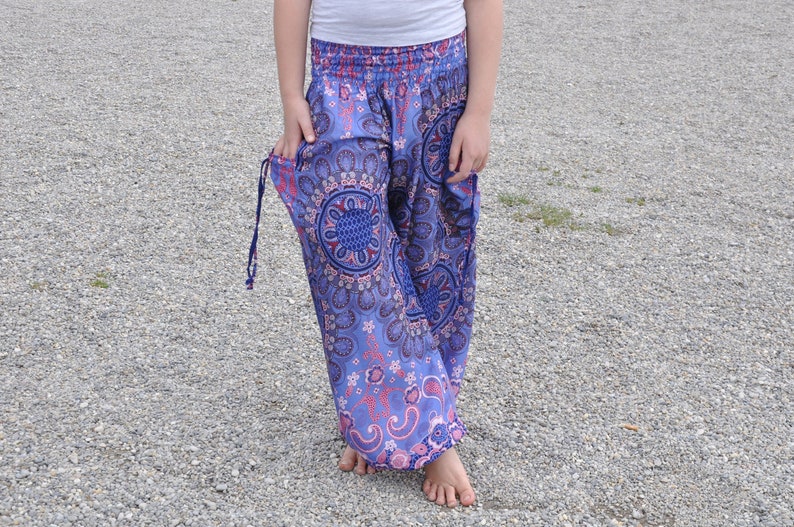 purple pink kids pants with two pockets image 1