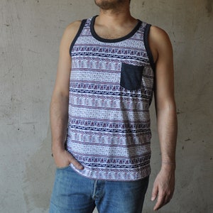 Tanktop met geometrisch patroon voor heren met borstzak in wit/blauw/roze/