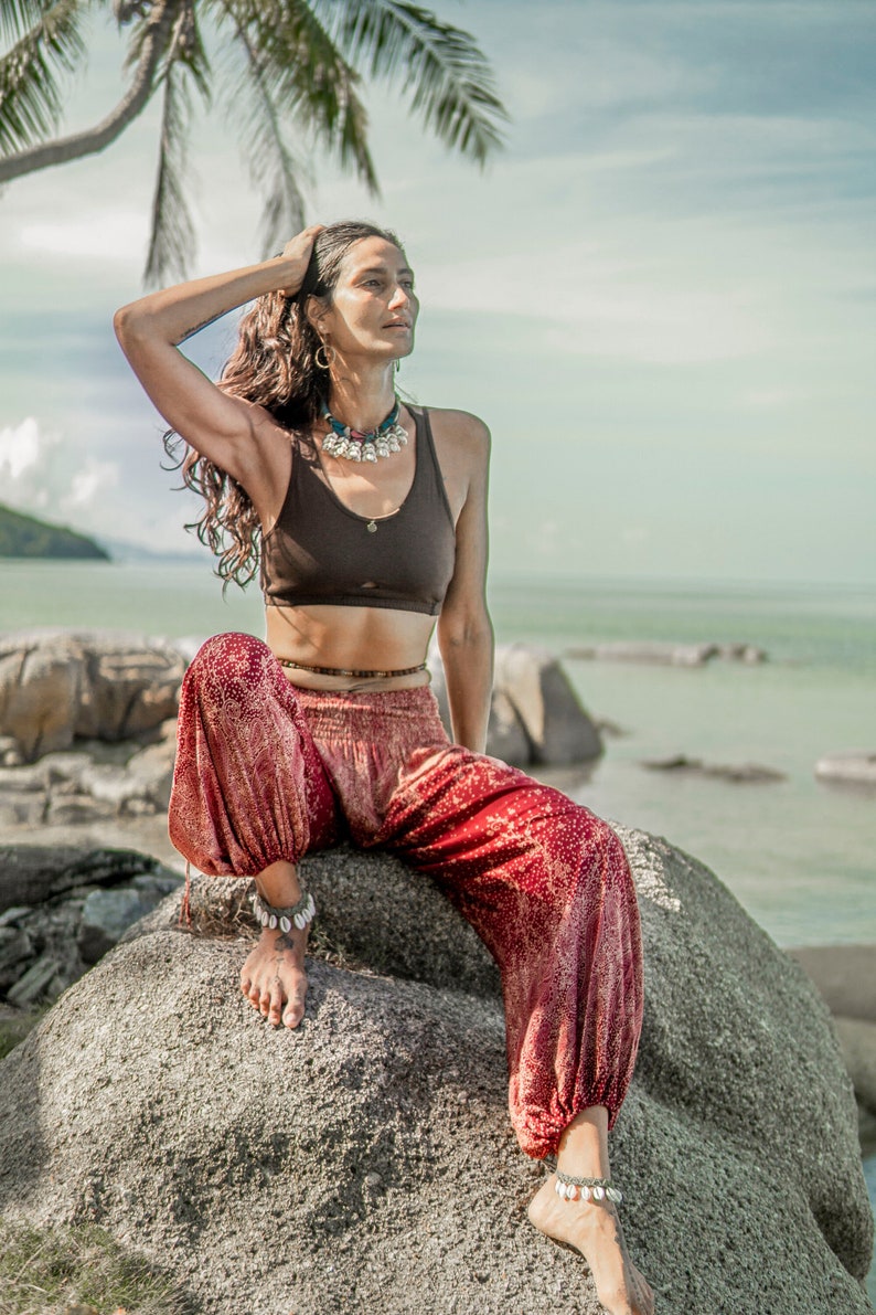 luftige Pluderhose floral gemustert in rot mit Taschen Bild 1