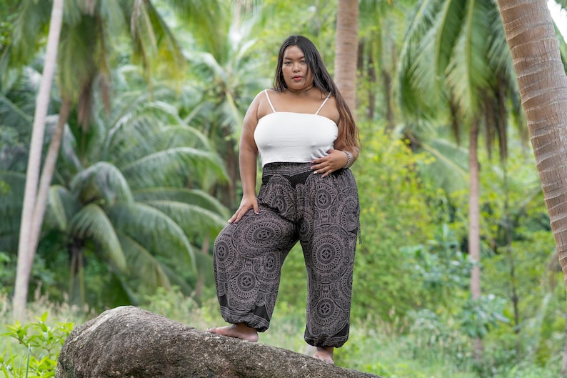 PLUS SIZE luftige Pluderhose mit Mandalamuster in schwarz mit Taschen, XXL, große Größe Bild 1