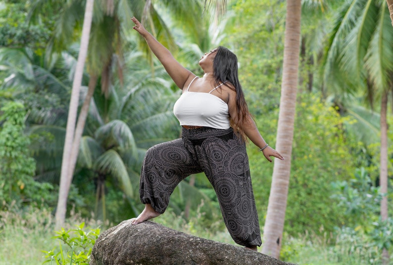 PLUS SIZE luftige Pluderhose mit Mandalamuster in schwarz mit Taschen, XXL, große Größe Bild 2