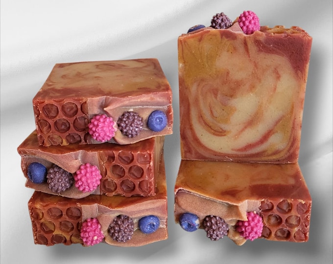 Peach and Berry Honey Soap. Honey Propolis Artisanal Soap. Coconut Cream Manuka Honey Handmade Soap. Honey,Propolis,Manjistha root soap