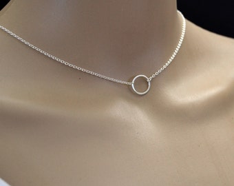 Choker Necklace With Circle In Middle 2025