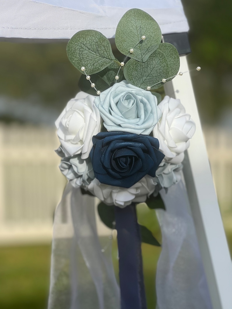 Dammiga blå skräddarsydda gångblommor – Blomsterdekorationer för bröllop, möhippa och babyshower, rustika eller bohemiska evenemangsdekorationer bild 7
