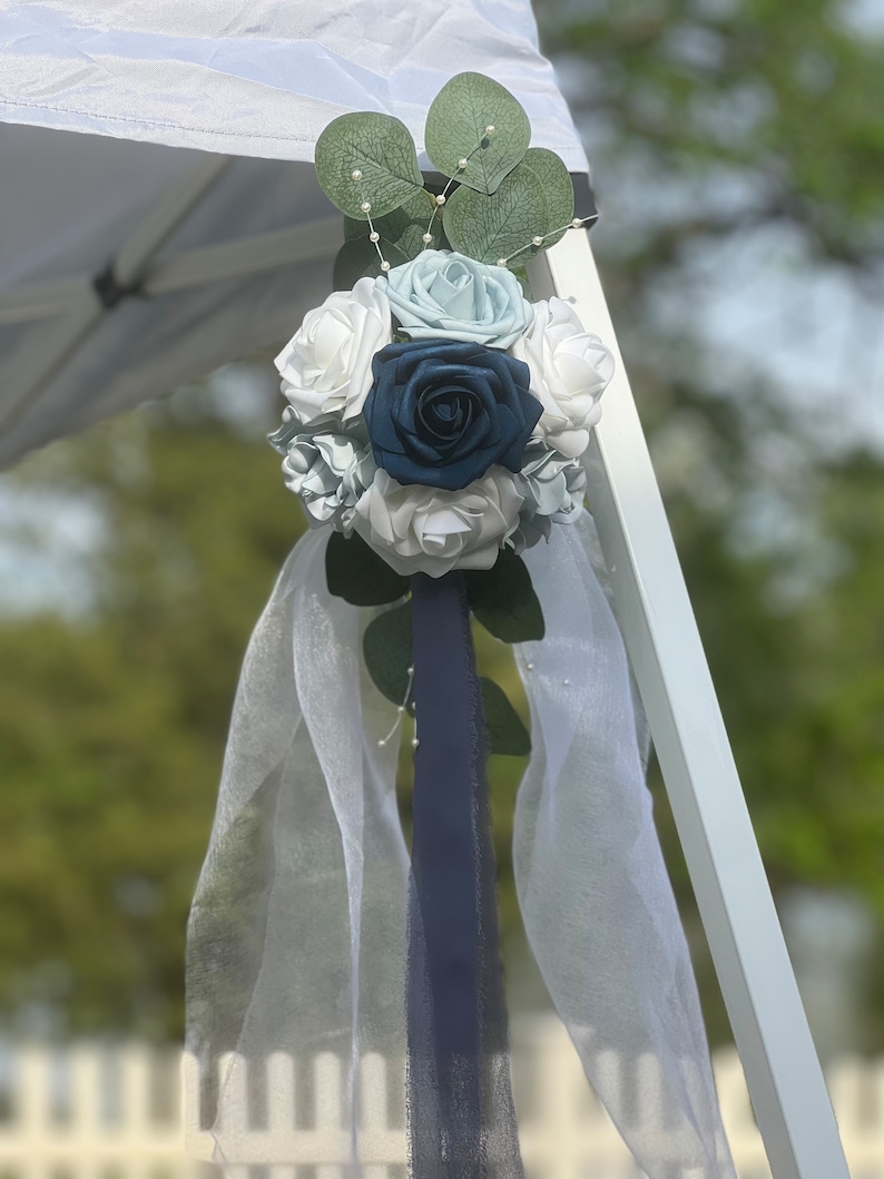 Dammiga blå skräddarsydda gångblommor – Blomsterdekorationer för bröllop, möhippa och babyshower, rustika eller bohemiska evenemangsdekorationer bild 6