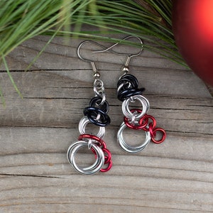 Chainmaille Snowman Earrings: Anodized Aluminum Winter Holiday Jewelry