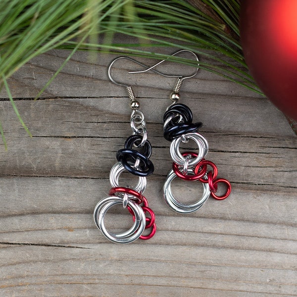 Chain maille snowman earrings, winter earrings, holiday earrings, chainmaill earrings, available in 7 colors