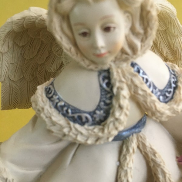 Sarahs Angels 'Holly' decemberceramic angel