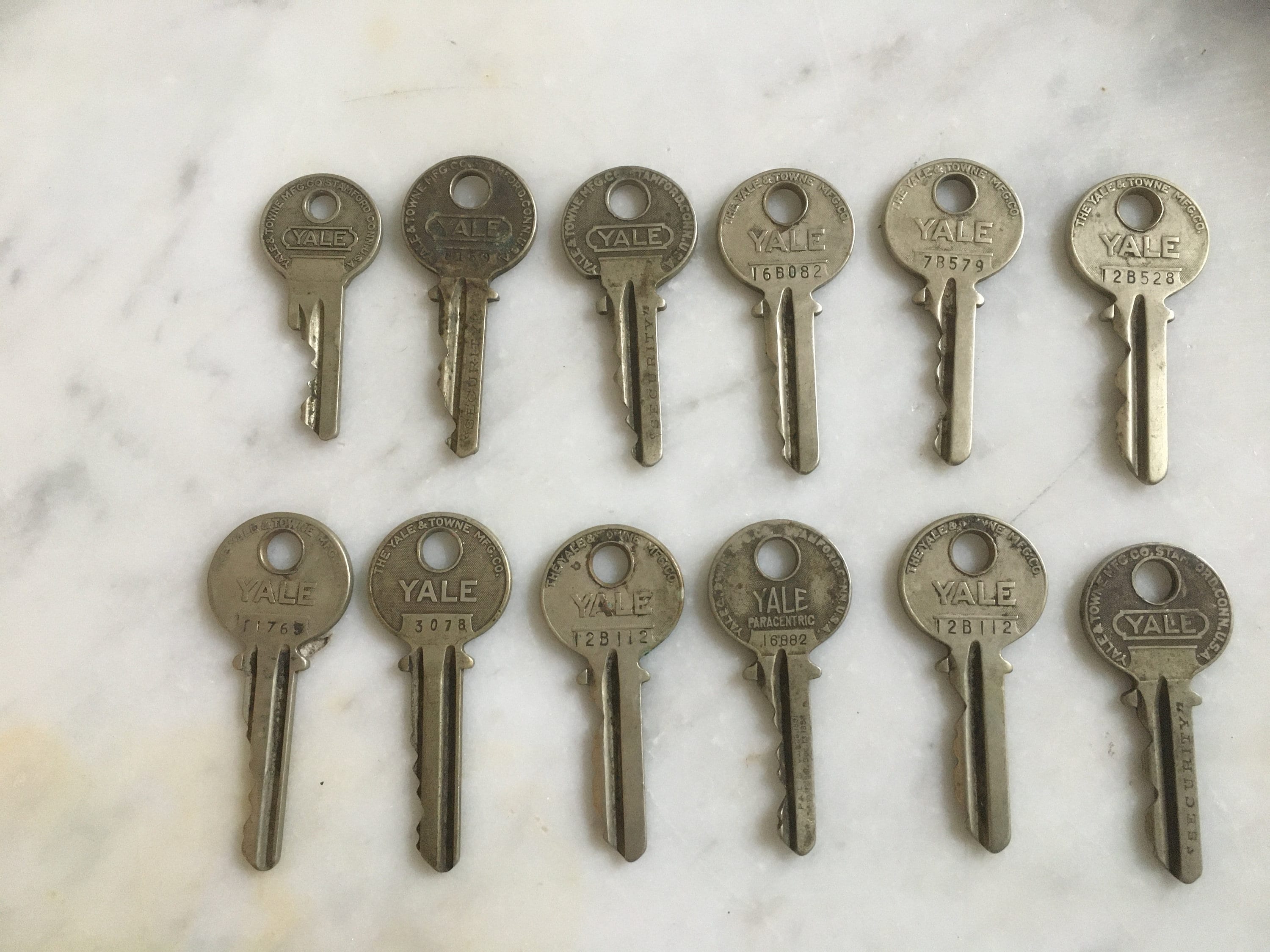 12 Vintage Yale Keys Etsy