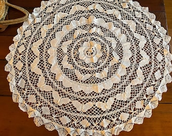 Wunderschöne feine gehäkelte Tischdecke aus Baumwolle