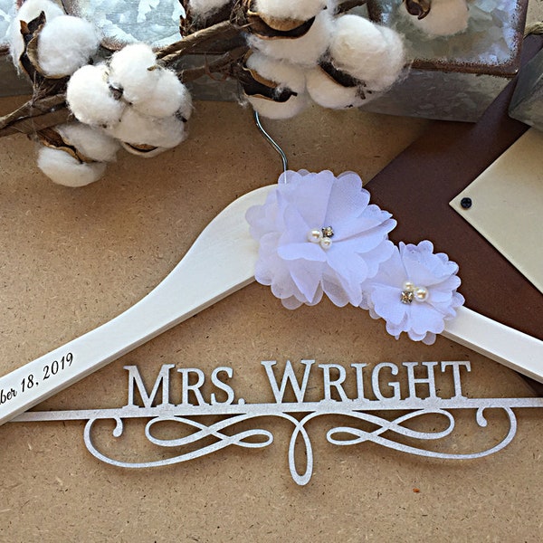 Percha de boda personalizada, percha de novia, percha personalizada, regalo de novia, percha de dama de honor, percha de boda, percha grabada, flores
