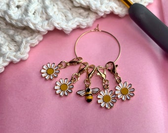 5 pc set of Enamel Daisy and Bee Locking Stitch Markers Flower Gold Crochet Knitting Tools For DIY Craft Marker Daisies - gift Free Shipping