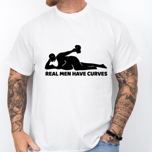 Real Men Have Curves T-Shirt – Funny Dad Bod Beer Shirt – Chubby Guy Graphic Tee – Men’s Humor T-Shirt