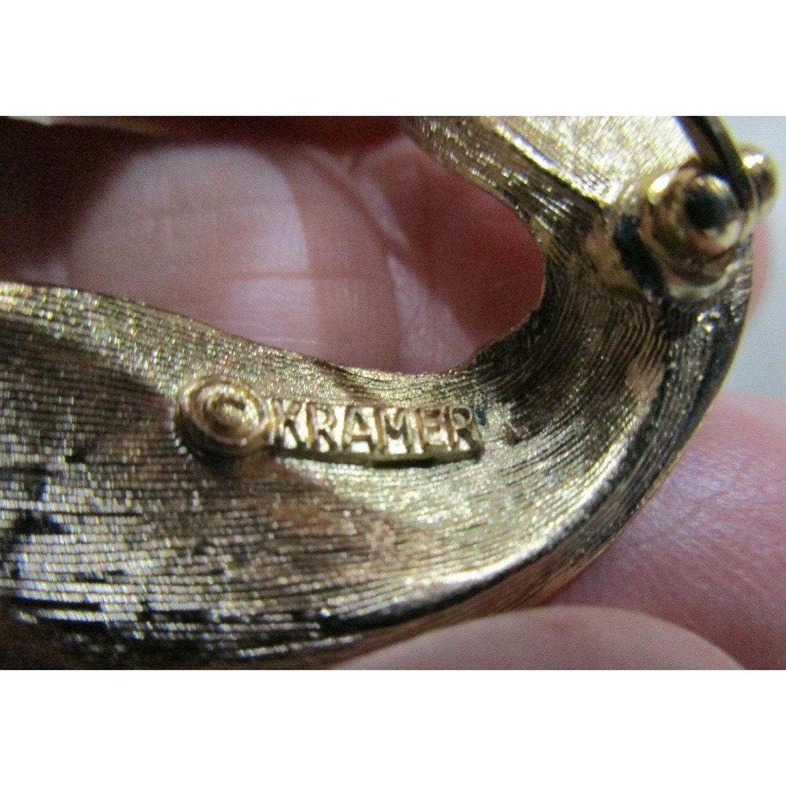 Kramer Ribbon Walk Vintage Kramer Twisted Ribbon Circle Gold Tone Brooch/pin 1.5