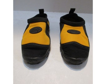 Beach Babies Kushies Pool Shoes Baby bebe Childs Size 7 Medium Yellow Black