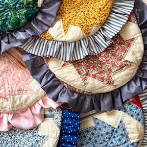 upcycled vintage quilt fanny bag/quilt fanny bag/bumbag/vintage quilt bumbag/quilt & ruffle fanny bag
