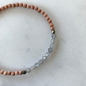 Mooie gefacetteerde LABRADORITE + PYRIET helende kralen met rozenhout kralen armband//genezende armband/chakra balanceren//labradorite armband