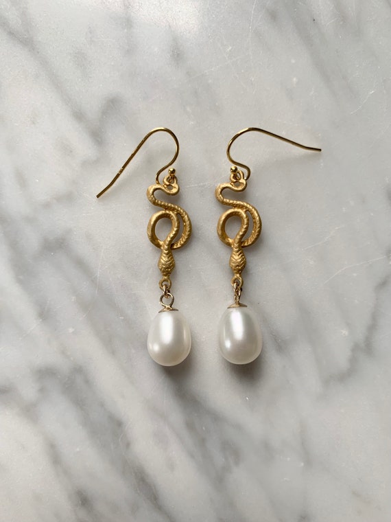 Stunning PEARL + Gold Vermeil Matte SNAKE Earrings// Earrings// Gold Vermeil// Nautical Jewelry// Birthstone Earrings// June Birthstone