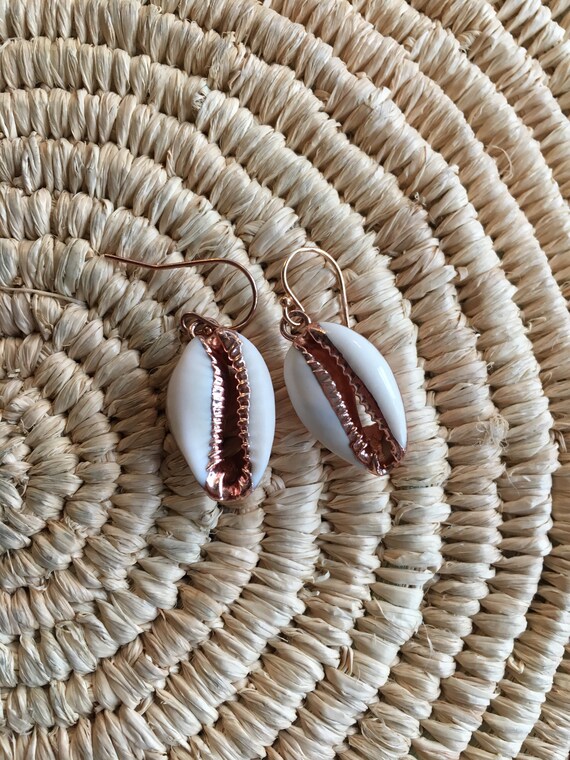 Beautiful ROSE GOLD Dipped COWRIE Shell Earrings// Earrings// Shell Earrings// Seashell Jewelry// Nautical Jewelry// Cowry Shell// Rose Gold