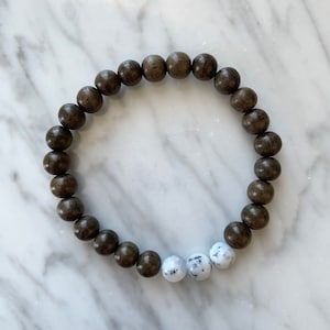 Polerat dendritisk opal helande armband med grå träpärlor/ B.J.B.A./ Herrarmband/ Helande armband/ Unisexarmband/ Oktober födelsesten