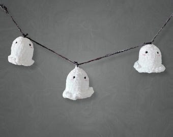 Crochet Ghost Garland | Beginner Pattern | Quick Crochet Pattern | Last Minute Halloween Crochet | Ghost Amigurumi Pattern