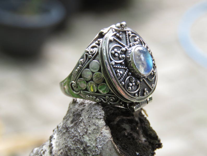 925 Silver Oval Poison Ring with Rainbow Moonstone LR-780-DG