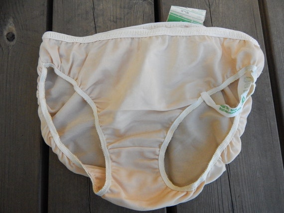 Size Medium Vintage Y2K Underwear Ladies Unused Polyester/ Acetate Knickers  Nude Beige Latvia Knickers 1985 -  Canada