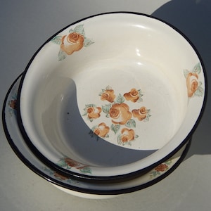 Set of  Vintage Enamel Bowls Rustic Home Decor  Tableware,  Farmhouse, Country Decor,