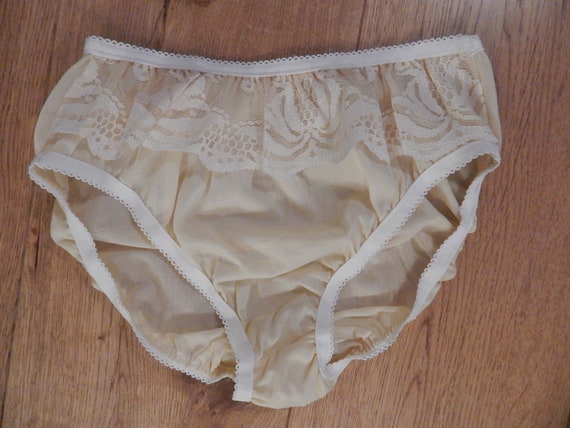 Vintage Beige Nude Underwear Ladies SMALL Size Knickers Underpants