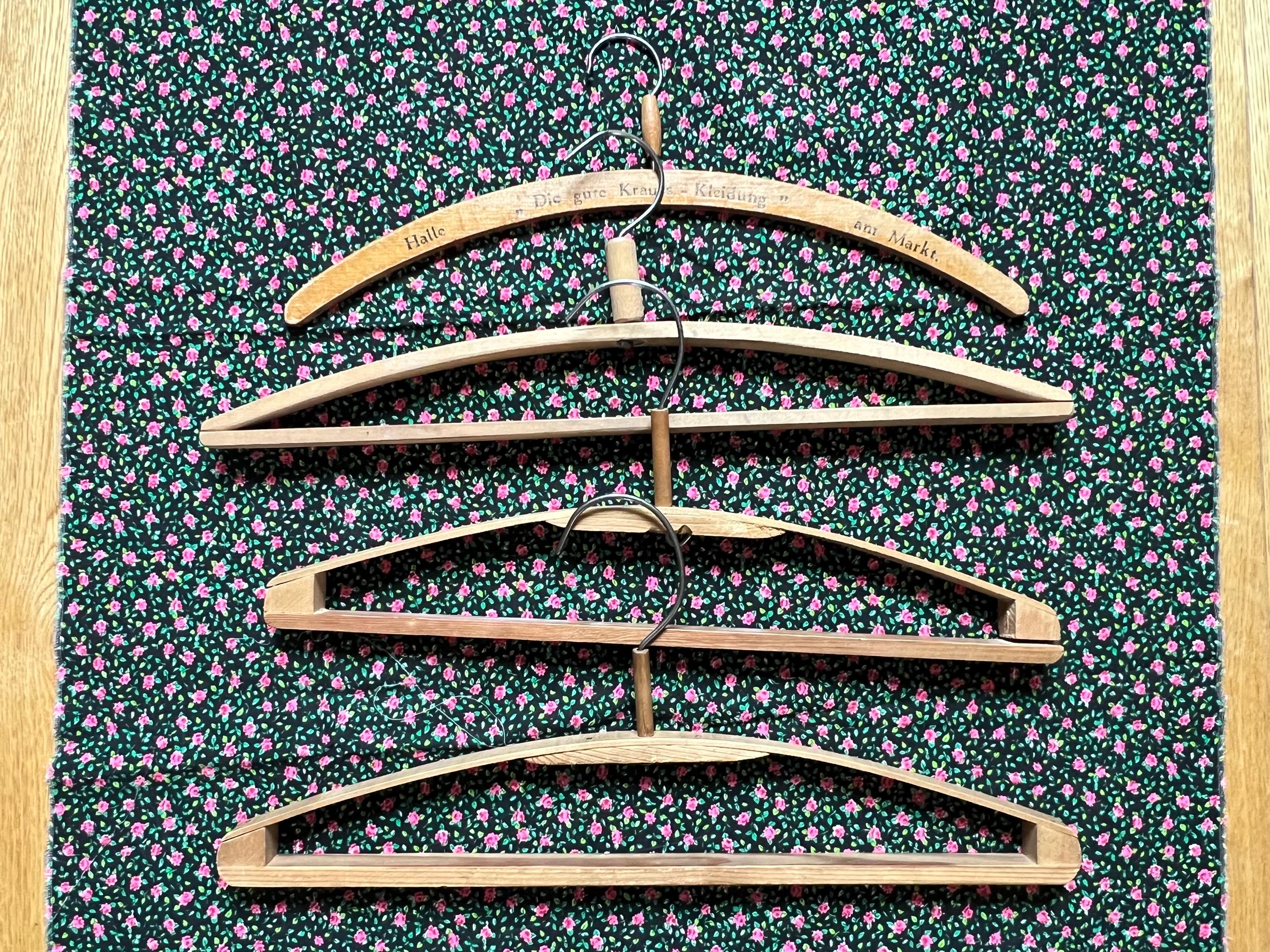 Nancy kleerhanger 47 cm - Antiek grijs - Haken & haakstrips Nancy kleerhanger 47 cm - Antiek grijs - Haken & haakstrips