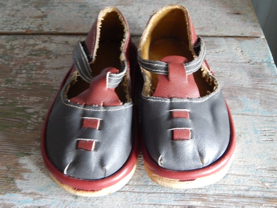 Vintage kids sandals from 1980s grey purple leath… - image 1