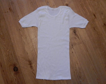T-shirt/intimo da uomo vintage bianco, mai usato, in cotone a coste, prodotto nell'Estonia sovietica per persone alte 170-176 cm.
