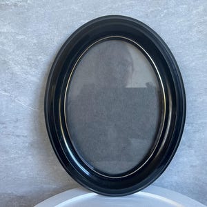 Vintage Ghotic Picture Frame Oval Shape Antique Look Plastic Bakellite Decor Wall Frame Glass Cover Home Decor Made in Finland 23 x 18 cm