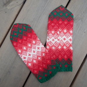 NOS Wool Mittens Handmade Retro Knitted Ladies Mittens