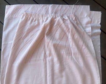 Lot de 3 longs rideaux rétro vintage rose clair/violet en polyester/viscoze, années 1970 Un rideau mesure : 140 cm x 214 cm (55 x 84 po.).