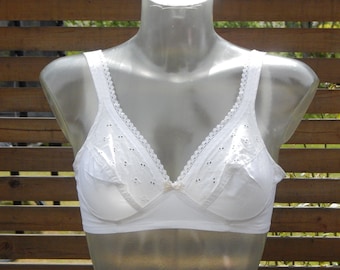Brassiere Vintage -Time White Broderie Cotton/ Viscoze Lingerie Ladies Bra White Cotton Bra Made in Estonia in 1989 NOS