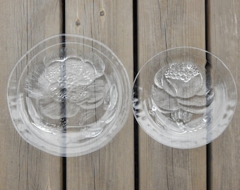 Set of 2 Vintage Arabia of Finland Iittala Nuutajarvi Pioni / Peony Glass Plates One Dinner Plate and One Dessert Plate Oiva Toikka