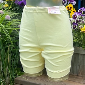 Vintage Underwear Ladies Unused Pale Yellow Cotton Knickers with Factory Tag Underpants Medium/ Large