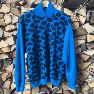 Vintage Blue Giraffe Patterned Wool Mix Sweater 164 cm tall person Unisex Made in 1980 s. in Czechoslovakia
